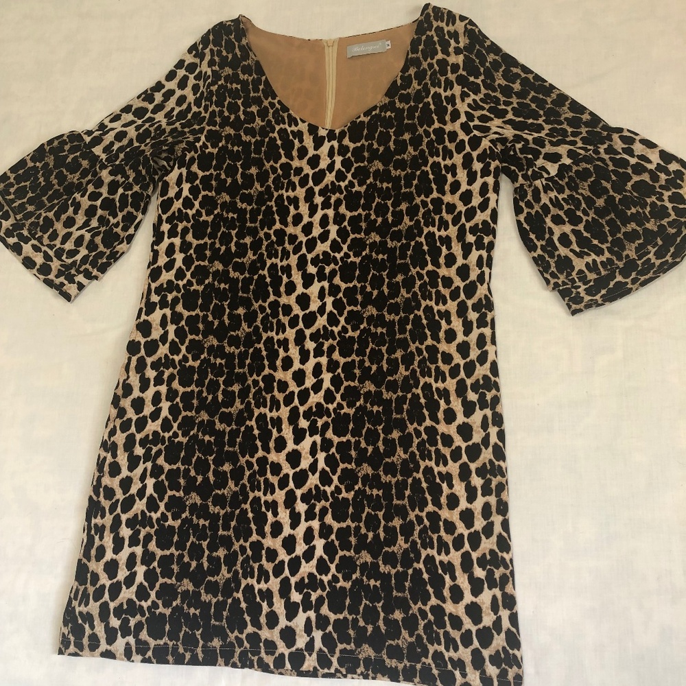 Belongsci  V Neck Mini Shift  Leopard Print Dress size M Ruffle Bell Sleeve